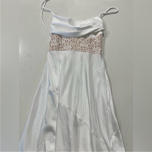 Selfie Leslie - Golden Era Cowl Neck Lace Waist Midi
Dress White - Picture 8 of 12